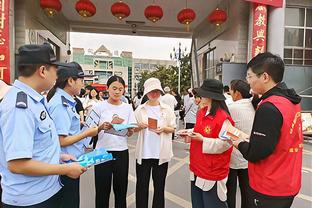 徐静雨：C罗发布会玩手机就是不尊重，本身瞧不起中国市场